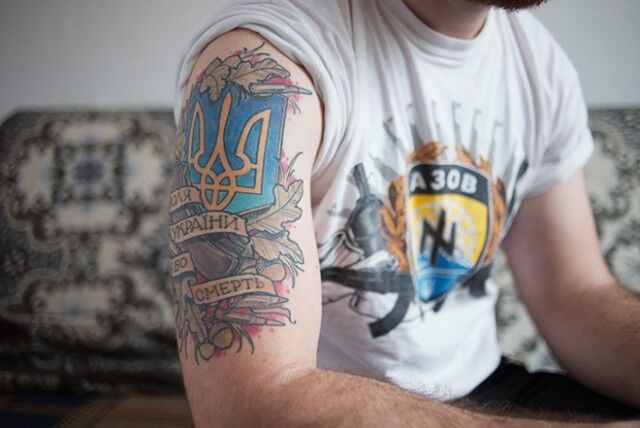 Чтобы помнить. Украинцы стали чаще делать патриотические татуировки: фото тату