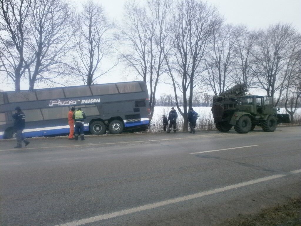 ДТП с двумя автобусами под Киевом: спасены 19 пассажиров
