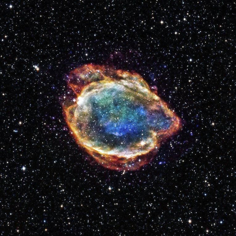 Астрономы увидели, как в созвездии Мухи появился "космический цветок"