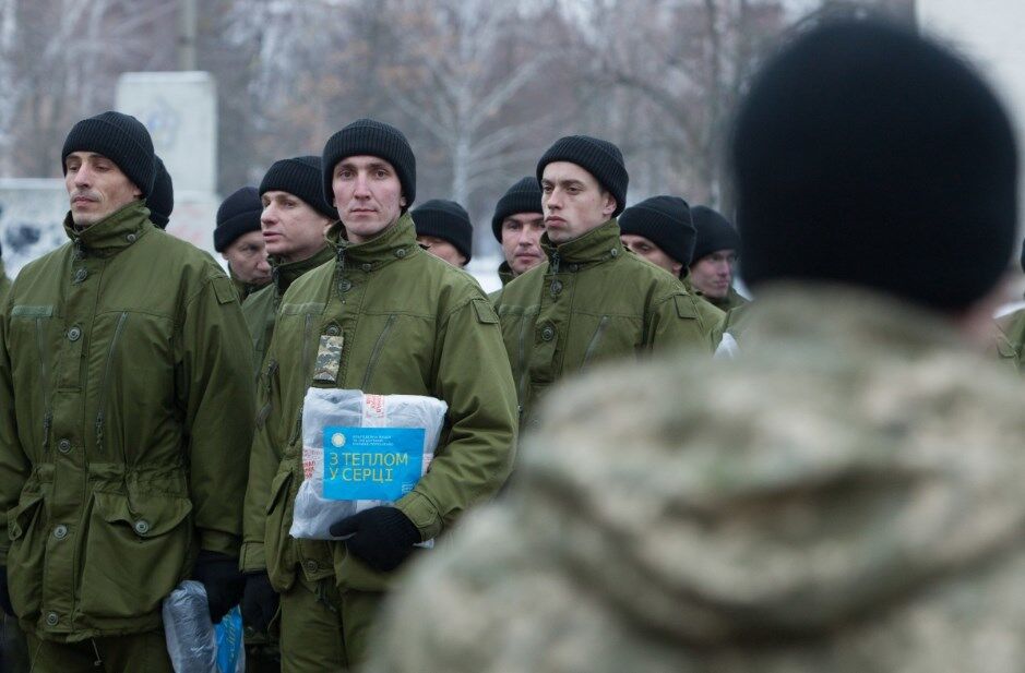 Дружина Порошенка відвідала мобілізованих у навчальному центрі "Десна": опубліковано фото