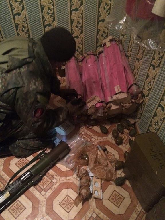 В Одессе нашли беспрецедентный арсенал оружия: фото "находок"