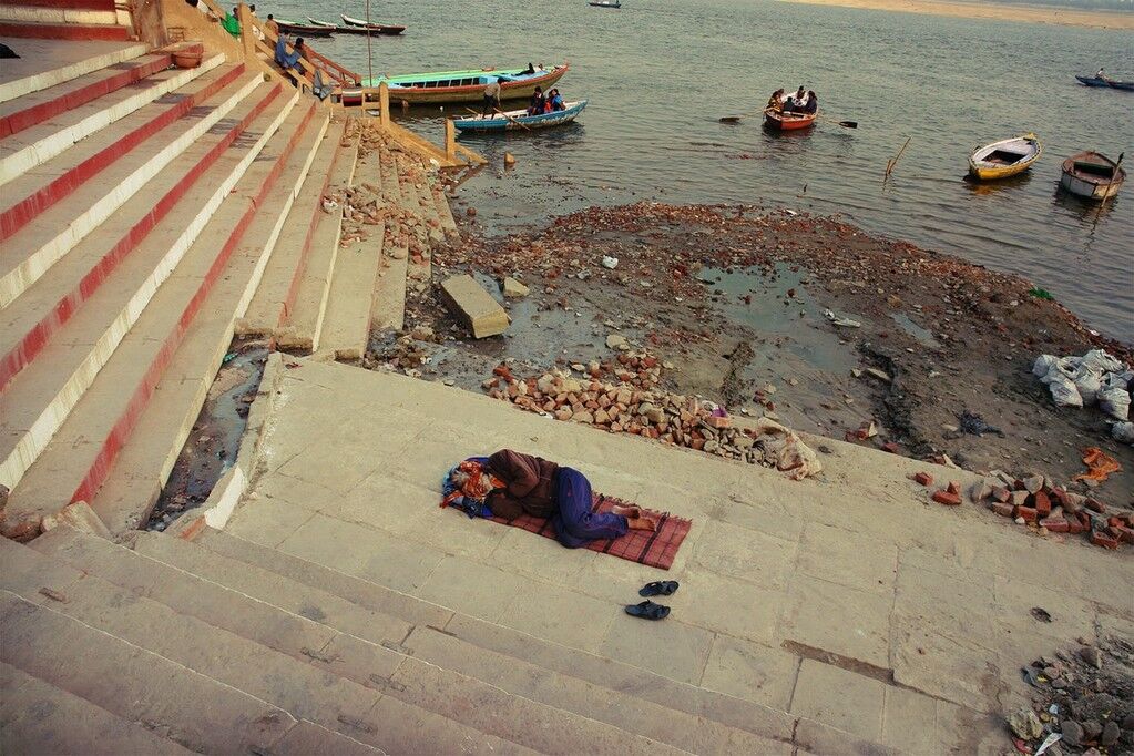 Пугающее и захватывающее путешествие в индийский город мертвых Варанаси