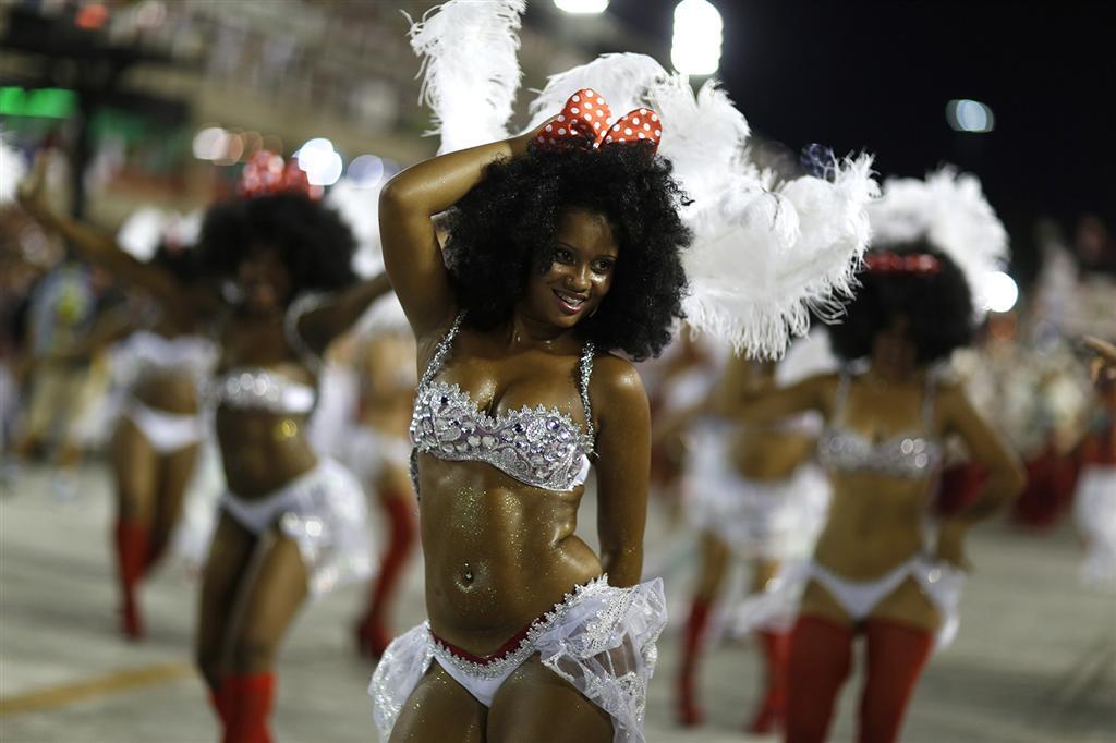 В Рио начался карнавал: невероятное шоу и самые красивые танцовщицы