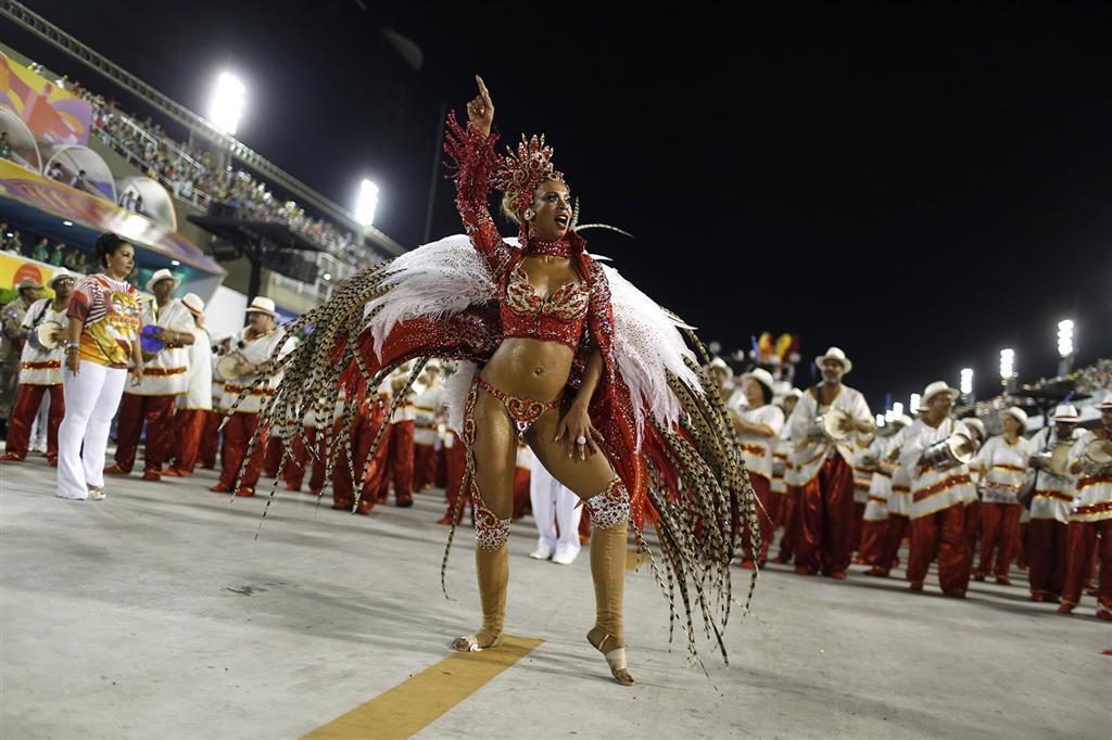В Рио начался карнавал: невероятное шоу и самые красивые танцовщицы