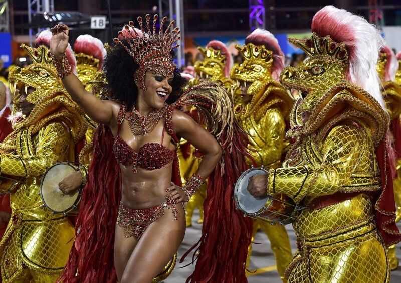 В Рио начался карнавал: невероятное шоу и самые красивые танцовщицы