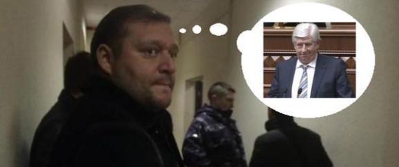 Нежные отношения Добкина и Ефремова в Печерском суде вдохновили соцсети на фотожабы