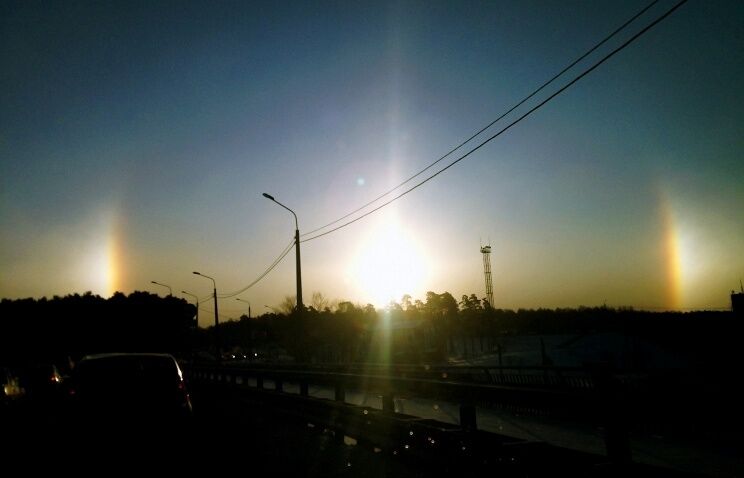 Жители Челябинска увидели фантастическое явление: в небе взошли "три солнца"