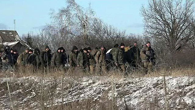 Російські ЗМІ показали колону полонених воїнів АТО під Дебальцеве: опубліковано фото