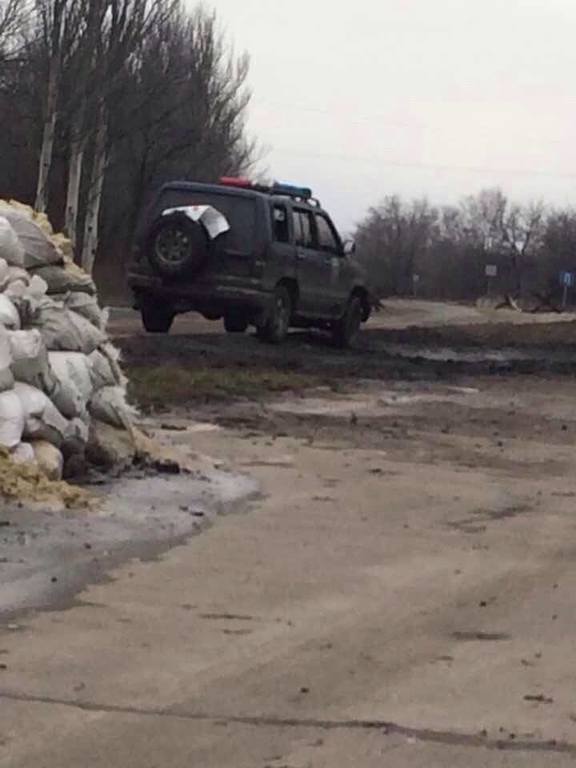 Донецкие партизаны расстреляли джип охраны Моторолы: фотофакт