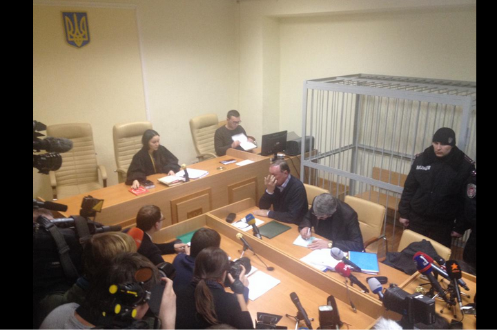 Ефремов прибыл в Печерский суд Киева, заседание будет закрытым для СМИ: фотофакт