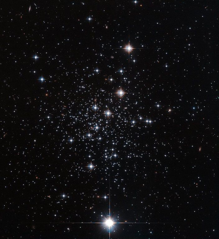 Хаббл заснял на окраине Млечного Пути "кочующую" галактику