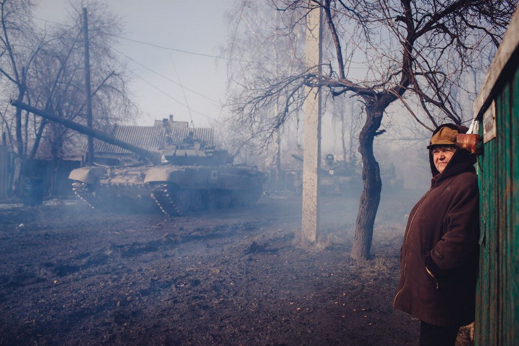 У мережі з'явилися фото з передової терористів під Дебальцеве: трупи в поле й розбита техніка