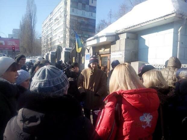 Под Минобороны в Киеве митингуют родственники бойцов АТО