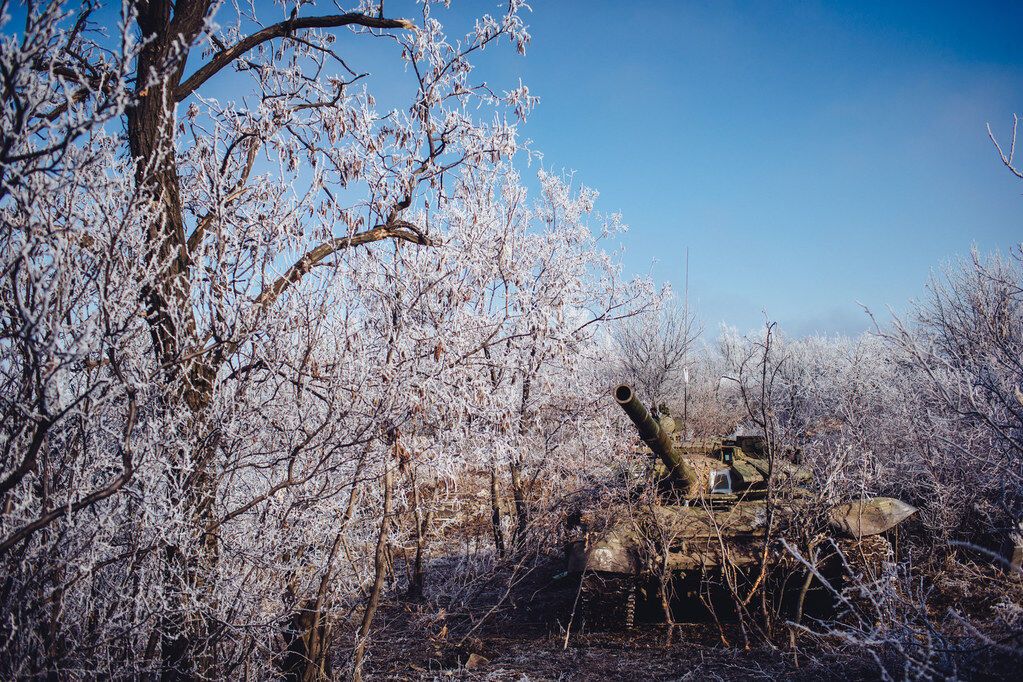 У мережі з'явилися фото з передової терористів під Дебальцеве: трупи в поле й розбита техніка