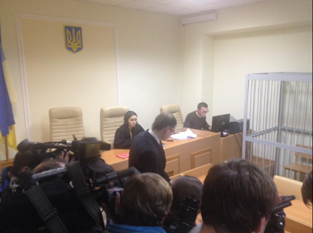 Ефремов прибыл в Печерский суд Киева, заседание будет закрытым для СМИ: фотофакт