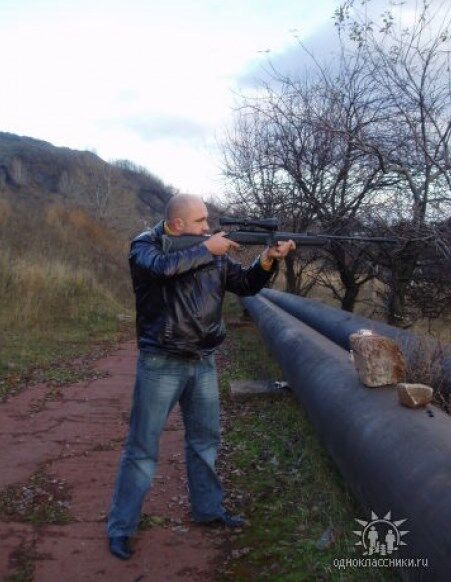 Новый "мэр" Дебальцево любит заграницу, оружие и мотоциклы: опубликованы фото