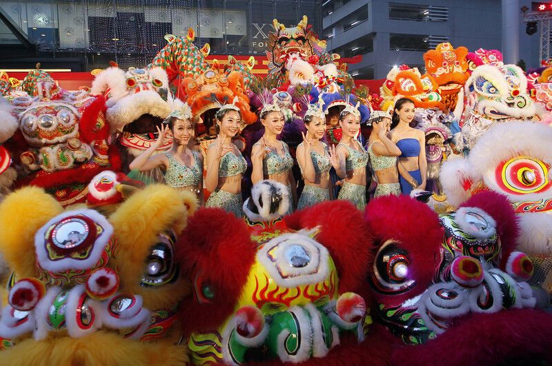 В Китае наступил Новый год: невероятные краски, драконы и фейерверки в фотографиях