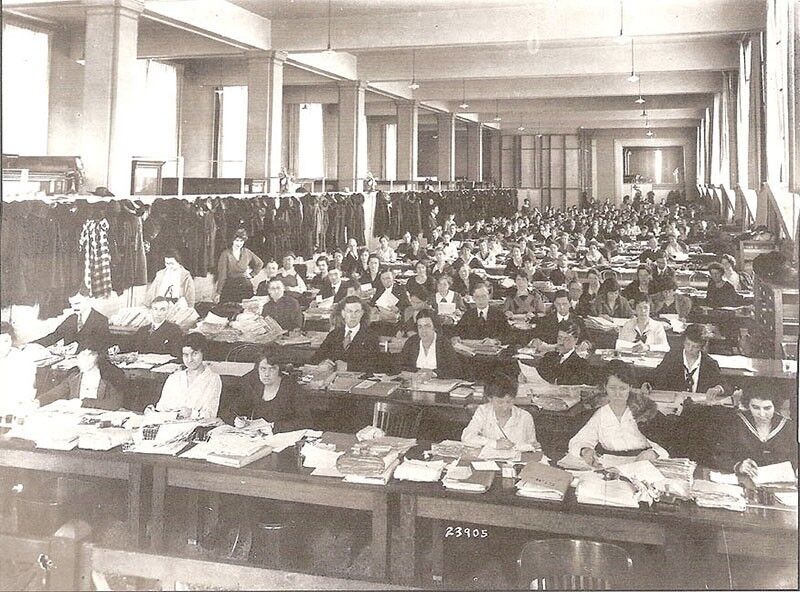 Опубліковані фото, якими були офіси 100 років тому