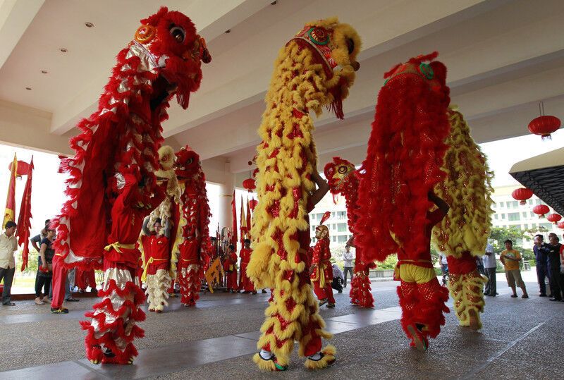 В Китае наступил Новый год: невероятные краски, драконы и фейерверки в фотографиях