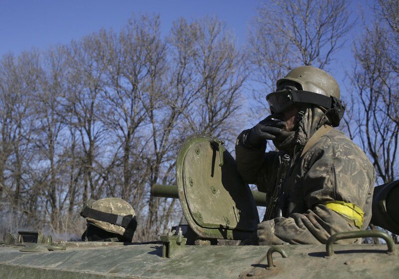 Украинские военные вышли из Дебальцево: последние события на Донбассе и фото