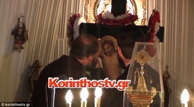 У Греції ікона Христа "плаче" весь час з моменту перемоги на виборах проросійської партії