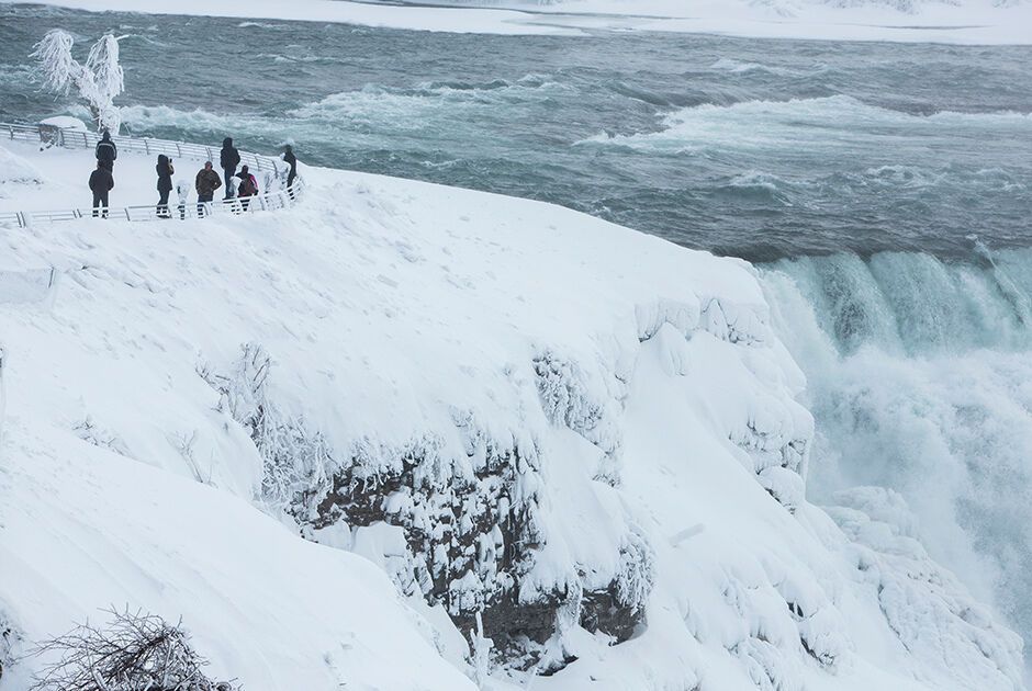 Замерз, як восьме чудо світу: чарівні фото застиглого Ніагарського водоспаду