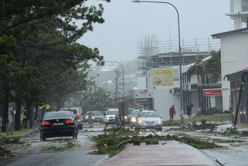 На Австралию обрушились два циклона: фото и видео стихии