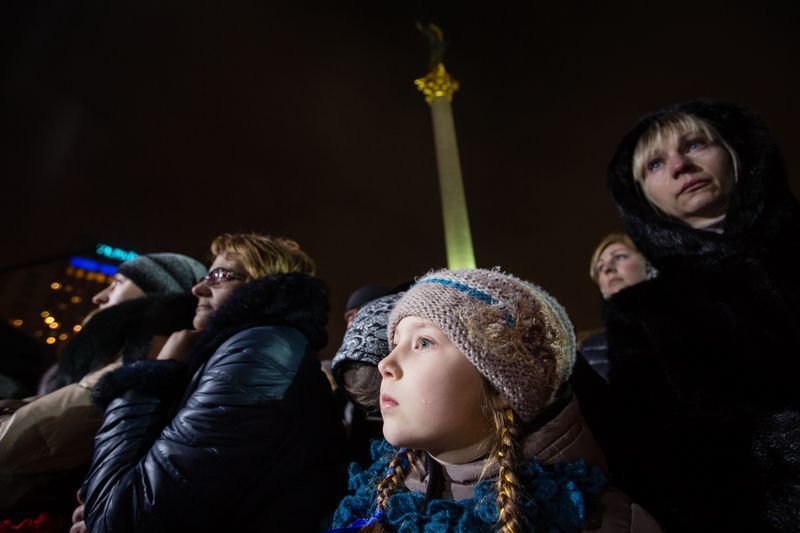 Печаль и свет Майдана: фоторепортаж с годовщины расстрела Небесной сотни