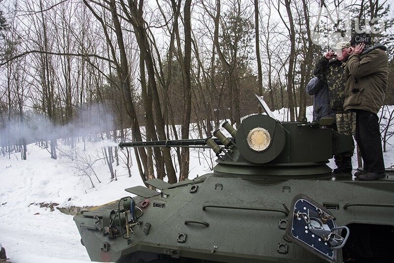 Опубликованы фото нового украинского БТРа с испытаний под Киевом