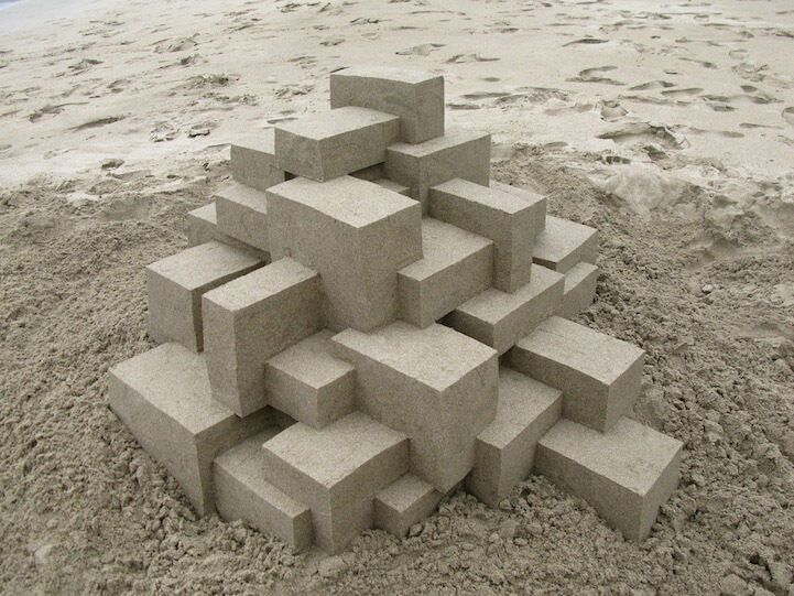 Недолговечная красота: удивительные геометрические фигуры на песке
