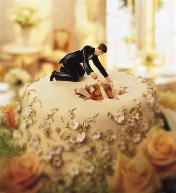 17 очень забавных фигурок на свадебный торт