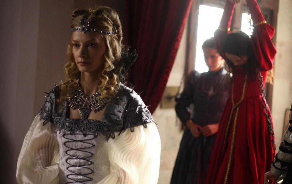 Скоро в кино: накладной нос, суровая Сальма Хайек, кровавая Ходченкова