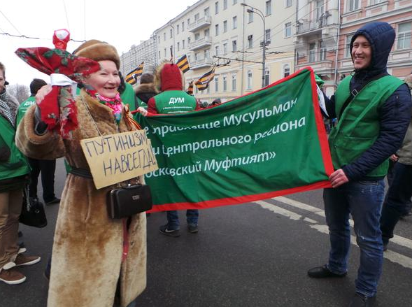 "Нас заставили!". Тысячи москвичей свезли на митинг против "фашизма в Украине": фото и видео