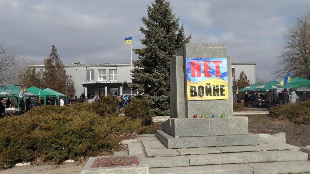   Под Мариуполем испекли карту Украины из 6 тысяч блинов: опубликованы фото