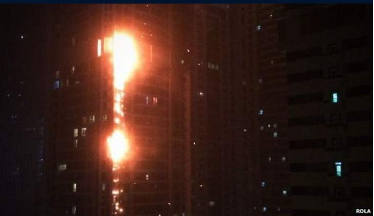 В Дубае вспыхнул 79-этажный небоскреб "Факел": фото и видео пожара