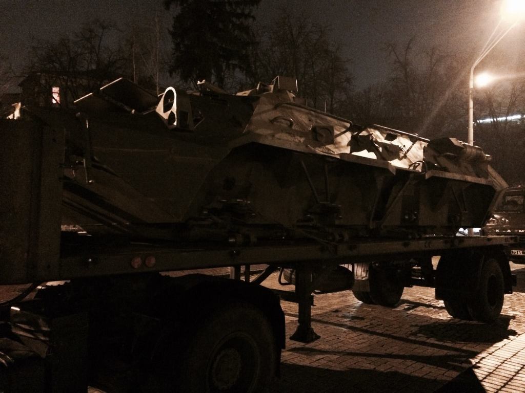 В Киеве на Михайловской площади появилась российская военная техника: фото с места событий