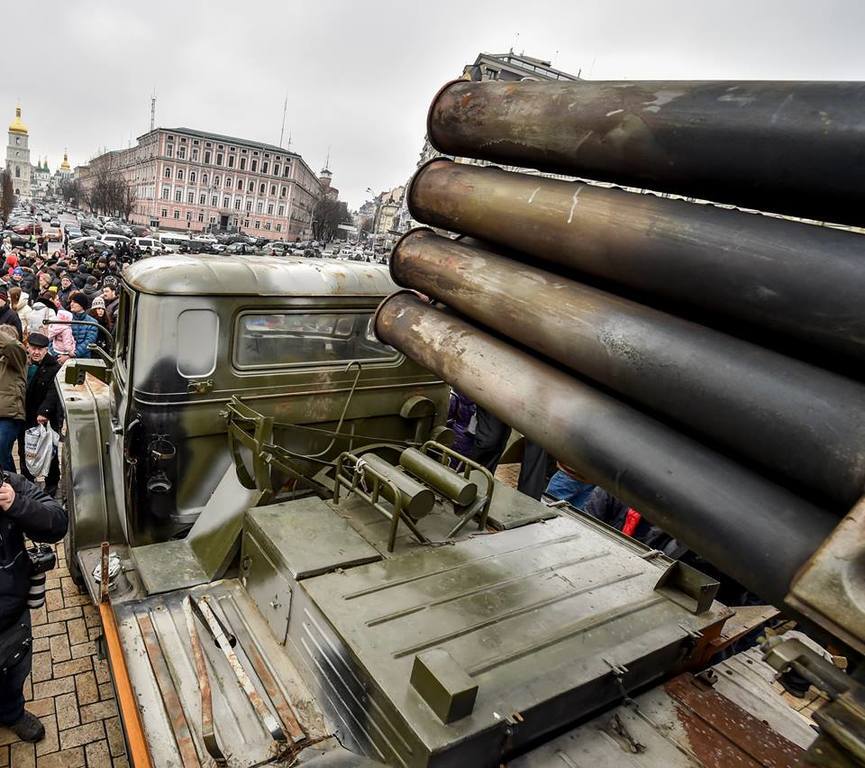 Порошенко показал иностранным гостям доказательства российской агрессии в Украине: фотофакт