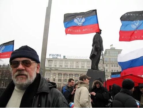 Открыто, в центре города. "ДНР" создали еще в 2009 году: фотодоказательства и документ