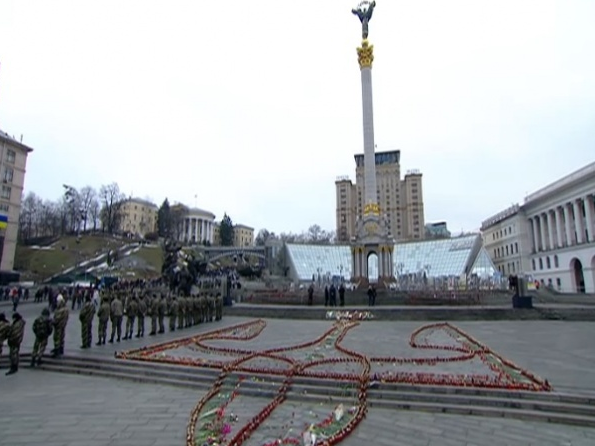 Возле памятника Героям Небесной Сотни прошел молебен: опубликованы фото