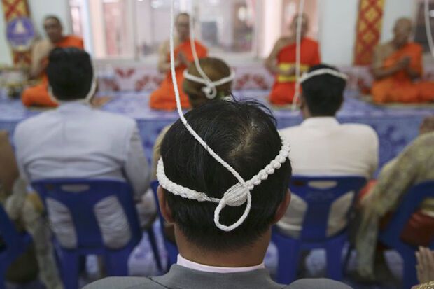 В Таиланде монах венчал молодоженов в... гробу