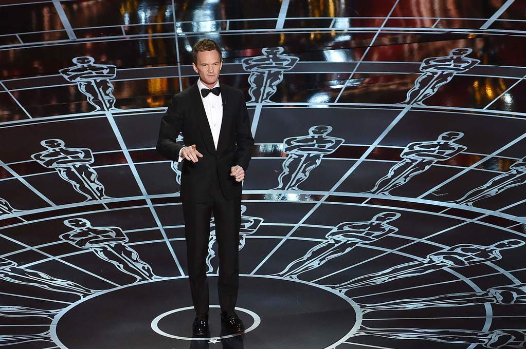 Ведущий "Оскара 2015" вышел на сцену в одних трусах
