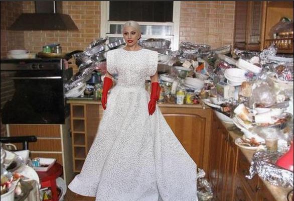 Перчатки Леди Гага на "Оскаре" стали предметом насмешек в сети