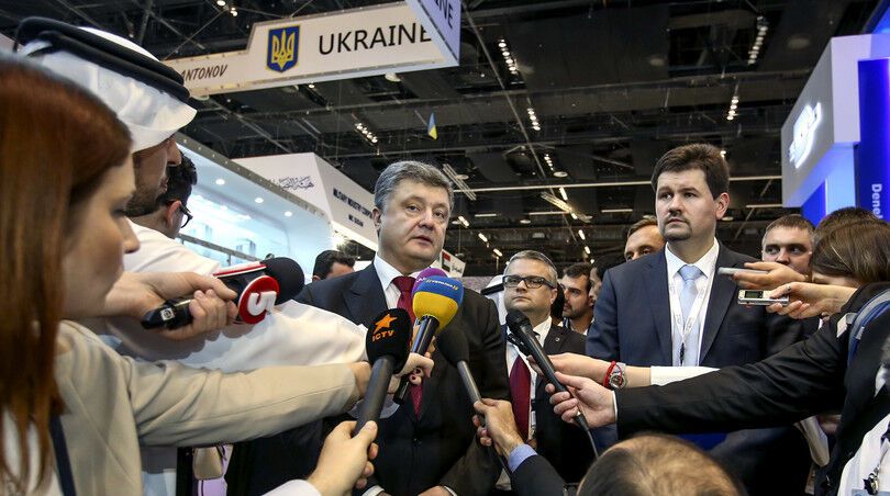 Порошенко посмотрел мировые новинки вооружения: фоторепортаж из Абу-Даби