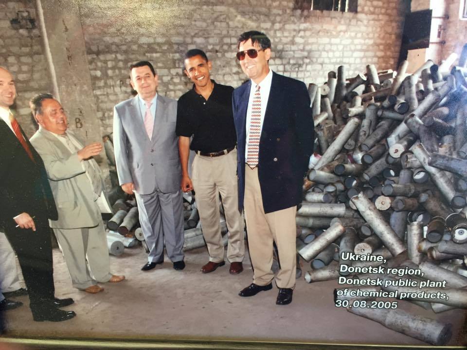Как Обама разоружал Донецк: опубликованы фото 10-летней давности