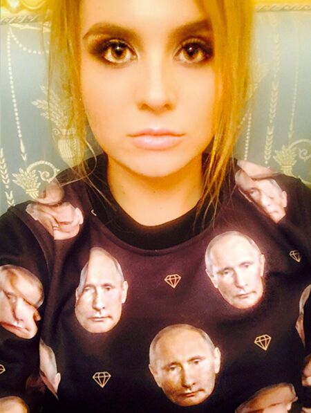 Дочь Валерии похвасталась кофточкой с головами Путина