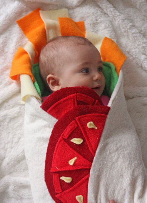 Дизайнер создает одеяла, превращающие малышей в очаровательные буррито