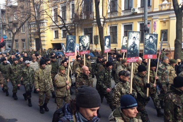 Участник "Марша правых" - Порошенко: "Не доведите, чтобы фронтовики сделали переворот в стране"