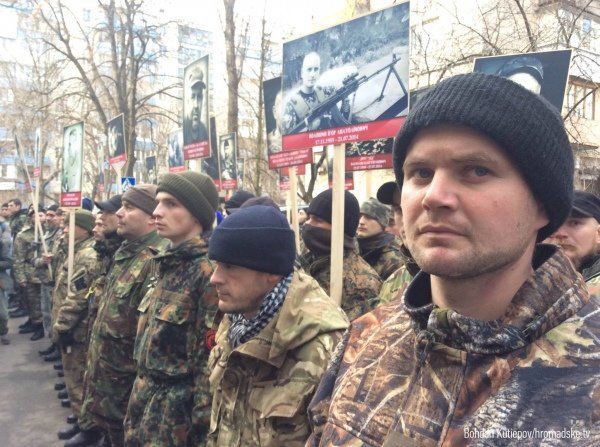 Учасник "Маршу правих" - Порошенкові: "Не доведіть, щоб фронтовики зробили переворот в країні"