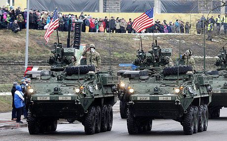 Американские и британские военные подразнили Россию военным парадом у ее границ: опубликованы фото