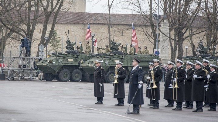 Военные парады США у границы с Россией - перспективы Путина печальны